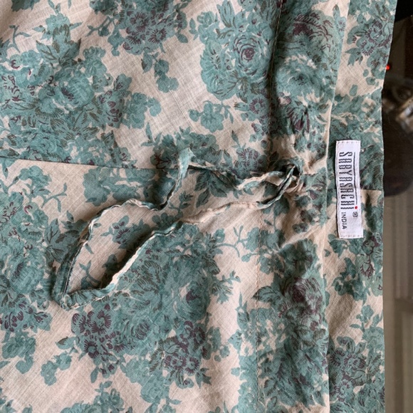 Men’s Sabyasachi Kurta set with embroidered vest in floral print. - Picture 14 of 16